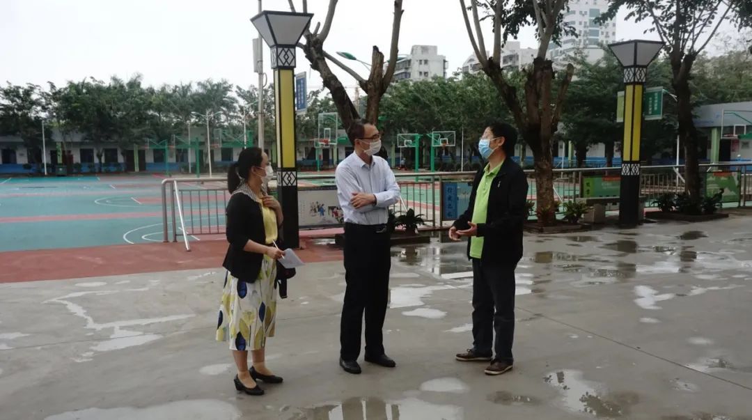 省教育廳韓主任一行蒞臨黃岡金盤高級(jí)中學(xué)開展2020春季開學(xué)復(fù)課專項(xiàng)檢查工作 省教育廳韓主任一行蒞臨黃岡金盤高級(jí)中學(xué)開展2020春季開學(xué)復(fù)課專項(xiàng)檢查工作