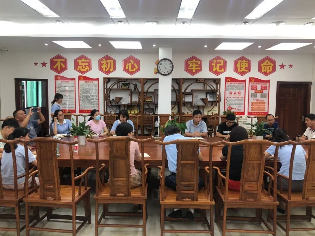 紅心獻(xiàn)給黨——海口黃岡金盤高級(jí)中學(xué)黨支部開展紀(jì)念建黨99周年系列活動(dòng)