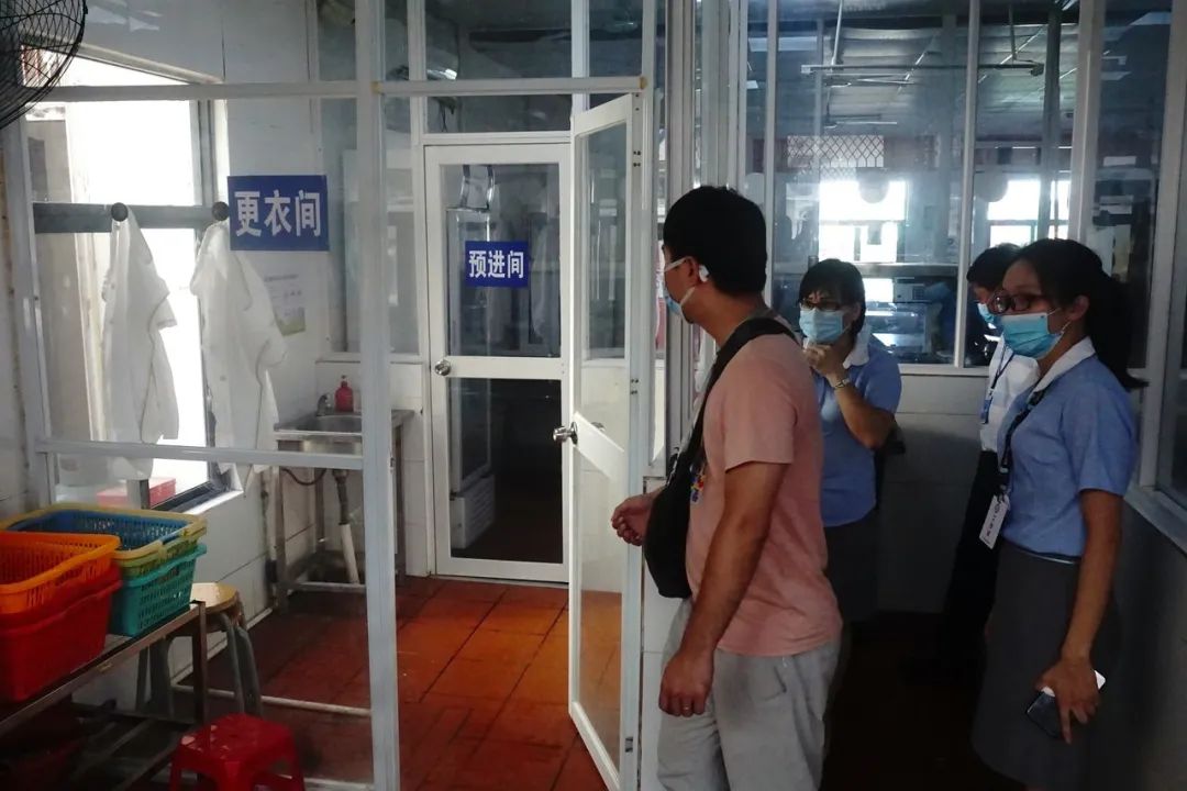 ?？谑惺袌霰O(jiān)督管理局來我校開展學校食堂專項檢查工作