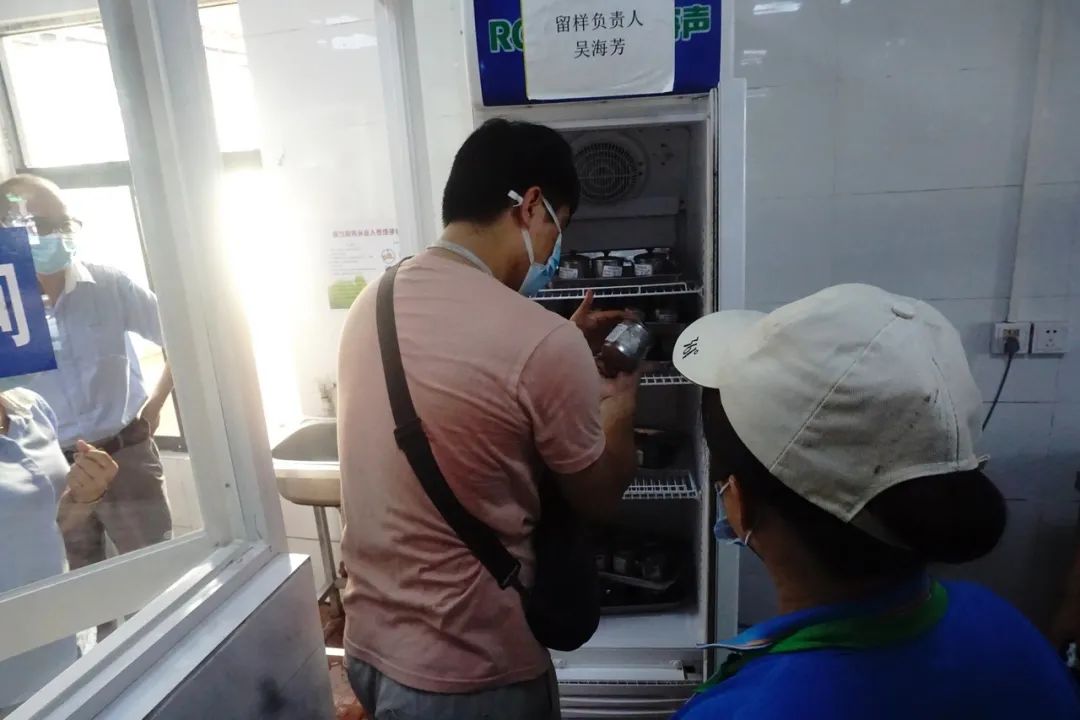 ?？谑惺袌霰O(jiān)督管理局來我校開展學校食堂專項檢查工作