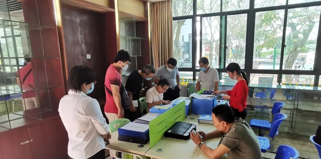 ?？谑惺袌霰O(jiān)督管理局來我校開展學校食堂專項檢查工作