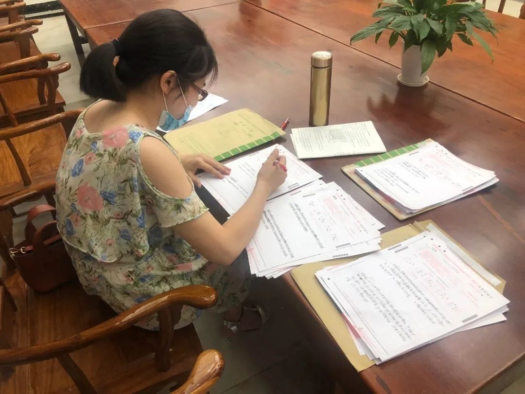 聚力拼搏 綻放七月——?？邳S岡金盤高級(jí)中學(xué)舉行高三二?？荚?  /></p>
</section>
<section >
<p><br  /></p>
</section>
<section style=