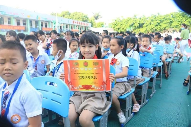 砥礪前行，激勵(lì)成長(zhǎng)——黃岡金盤高級(jí)中學(xué)期中檢測(cè)總結(jié)表彰大會(huì)