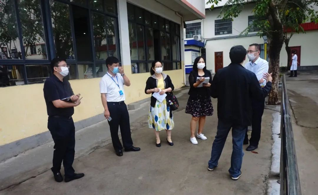 省教育廳韓主任一行蒞臨黃岡金盤高級(jí)中學(xué)開展2020春季開學(xué)復(fù)課專項(xiàng)檢查工作 省教育廳韓主任一行蒞臨黃岡金盤高級(jí)中學(xué)開展2020春季開學(xué)復(fù)課專項(xiàng)檢查工作