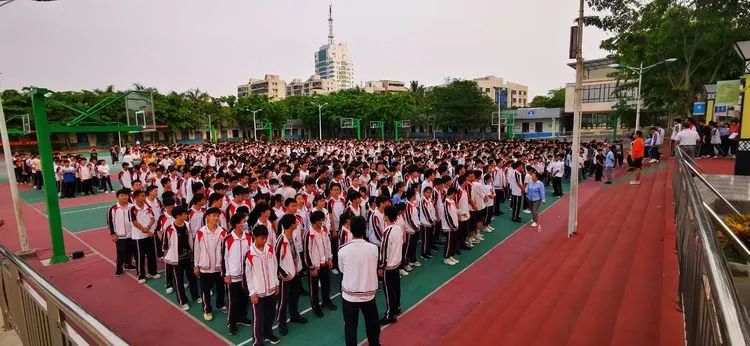 有備無患防患未然  應(yīng)急有方遇險不慌——海口黃岡金盤高級中學(xué)開展防震應(yīng)急疏散演練