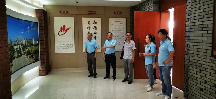 參觀學(xué)習(xí)取真經(jīng) 借鑒經(jīng)驗(yàn)促提升——?？邳S岡金盤高級(jí)中學(xué)赴黃岡中學(xué)研修交流