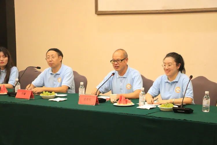 參觀學(xué)習(xí)取真經(jīng) 借鑒經(jīng)驗(yàn)促提升——?？邳S岡金盤高級(jí)中學(xué)赴黃岡中學(xué)研修交流