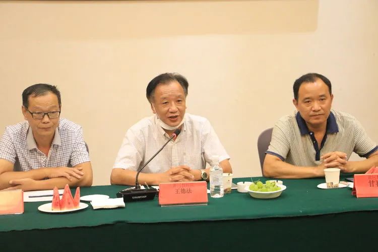 參觀學(xué)習(xí)取真經(jīng) 借鑒經(jīng)驗(yàn)促提升——海口黃岡金盤高級(jí)中學(xué)赴黃岡中學(xué)研修交流