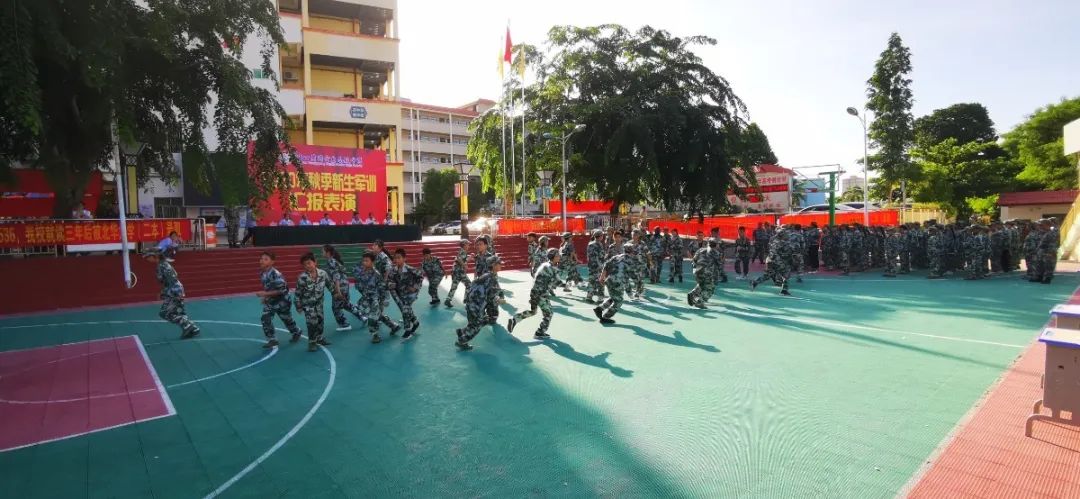 迷彩青春 乘風起航——記?？邳S岡金盤高級中學初中部2020級新生軍訓總結(jié)大會