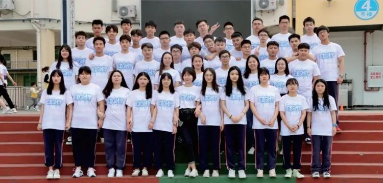 ?？邳S岡金盤高級中學(xué)——十八而至，放飛理想2021屆成人禮