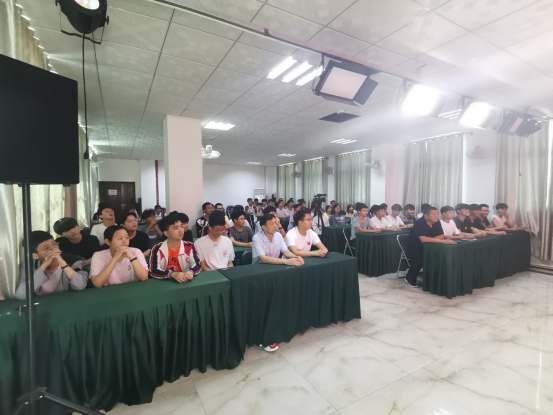 中國人民解放軍海軍航空大學(xué)優(yōu)質(zhì)生源基地在?？邳S岡金盤高級中學(xué)掛牌