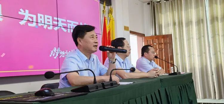 志同心相連，揮汗戰(zhàn)百天——海口黃岡金盤高級中學決戰(zhàn)中考百日誓師大會