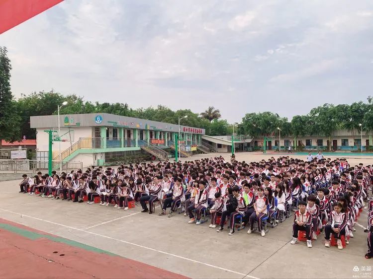 不負(fù)光陰，砥礪前行——高二年級(jí)下學(xué)期期中考試表彰