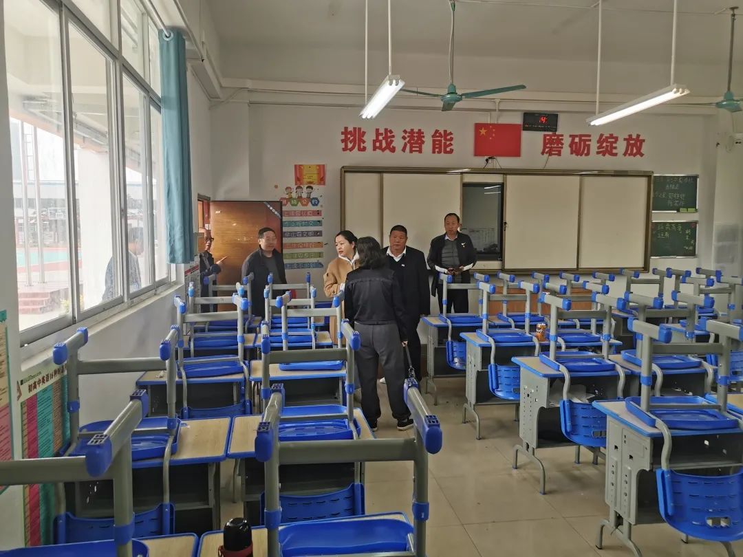 寒假常態(tài)化疫情防控檢查——市教育局王玉芳主任一行到我校開(kāi)展安全檢查