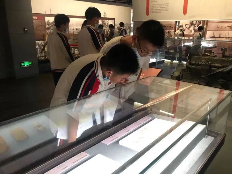 “重溫紅色歷史，做時代新人”——?？邳S岡金盤高級中學(xué)初中部春季研學(xué)活動