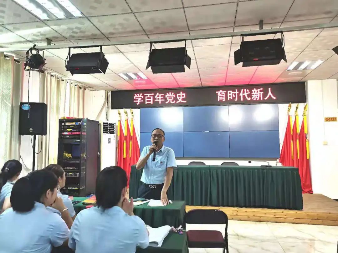 學(xué)百年黨史，育時代新人——?？邳S岡金盤高級中學(xué)教師黨史學(xué)習(xí)專題會