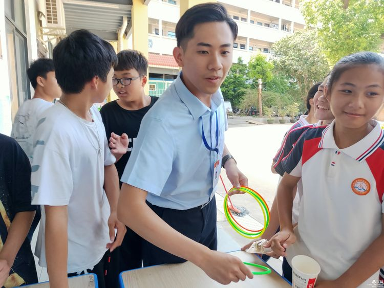 “展風(fēng)采 慶六一”|?？邳S岡金盤高級(jí)中學(xué)初中小學(xué)部慶六一活動(dòng)暨新少先隊(duì)員入隊(duì)儀式
