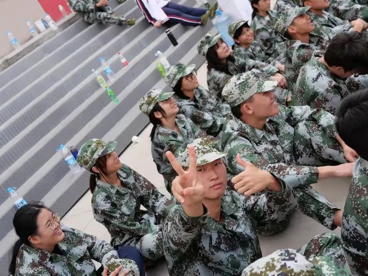 ?迷彩軍訓，青春蛻變——海口黃岡金盤高級中學2021級高一年級軍訓