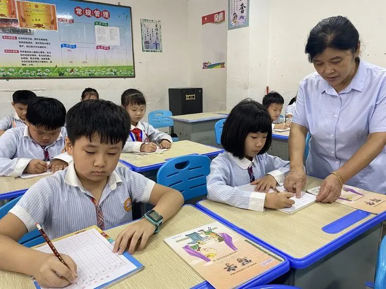 小學(xué)部教師節(jié)感恩||濃情九月，老師們教師節(jié)快樂(lè)！