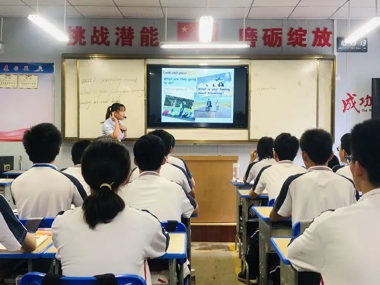 【校園動態(tài)】以教促學 引領方向——記海口市教培院羅家富老師蒞臨?？邳S岡金盤高級中學指導教學工作