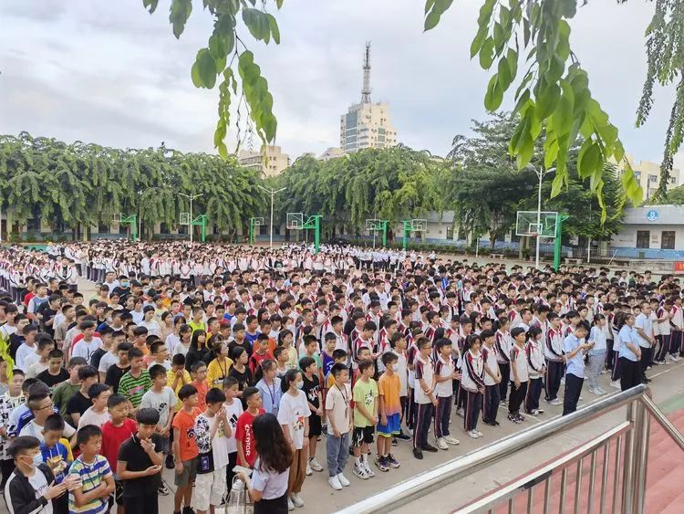 揚(yáng)帆啟航新征程——?？邳S岡金盤高級中學(xué)初中部秋季學(xué)期第一次升國旗儀式