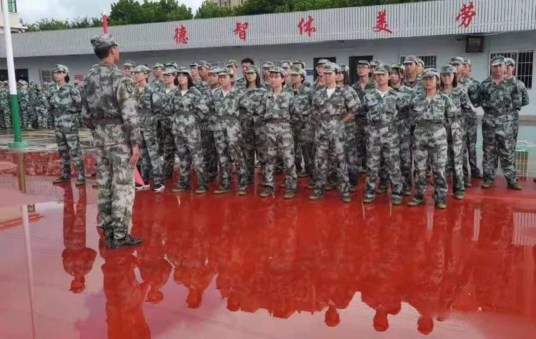 ?迷彩軍訓，青春蛻變——海口黃岡金盤高級中學2021級高一年級軍訓
