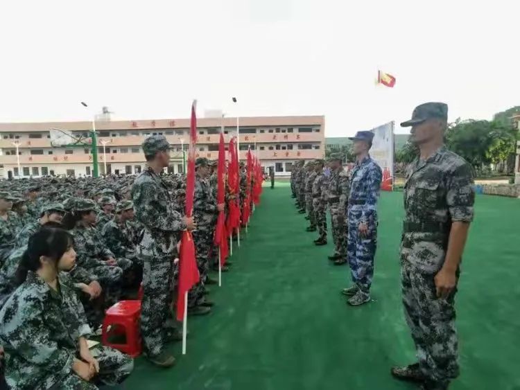 ?迷彩軍訓，青春蛻變——?？邳S岡金盤高級中學2021級高一年級軍訓