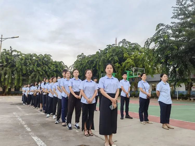 揚(yáng)帆啟航新征程——?？邳S岡金盤高級中學(xué)初中部秋季學(xué)期第一次升國旗儀式