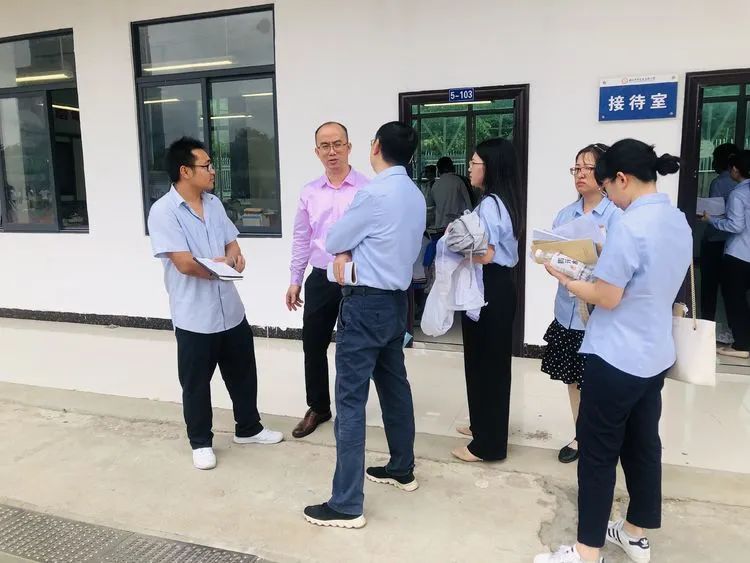 【校園動態(tài)】以教促學 引領方向——記?？谑薪膛嘣毫_家富老師蒞臨?？邳S岡金盤高級中學指導教學工作