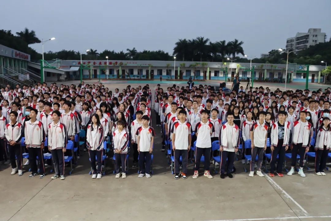 【校園動(dòng)態(tài)】十年寒窗豐羽翼，今朝搏擊翱長空——?？邳S岡金盤高級(jí)中學(xué)舉行2022屆高三200天誓師暨期中考試總結(jié)表彰大會(huì)