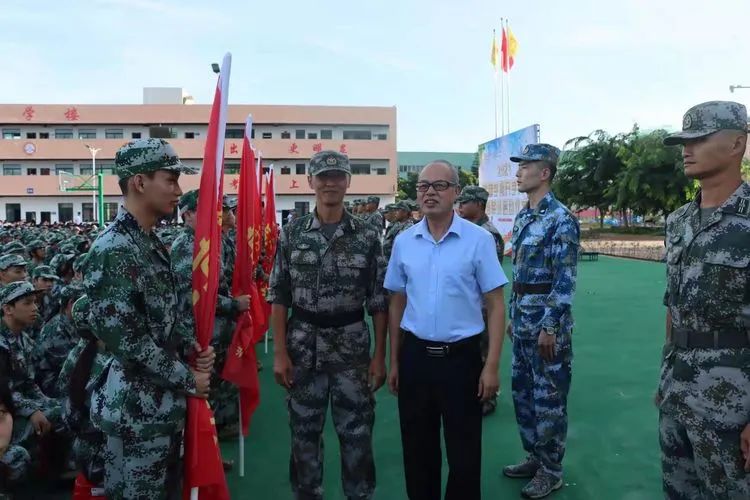 ?迷彩軍訓，青春蛻變——海口黃岡金盤高級中學2021級高一年級軍訓