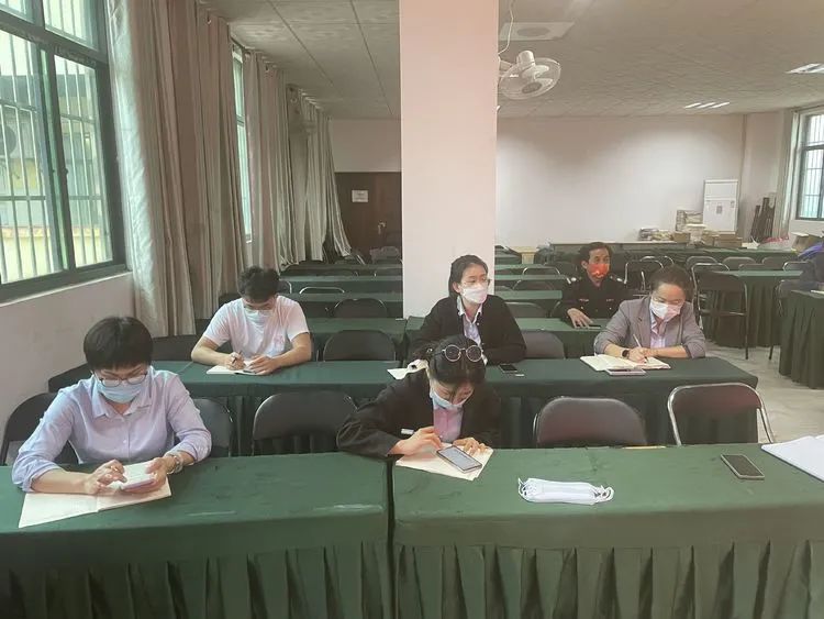 【校園資訊】?？邳S岡金盤高級中學 召開校園疫情防控應急處置工作會議