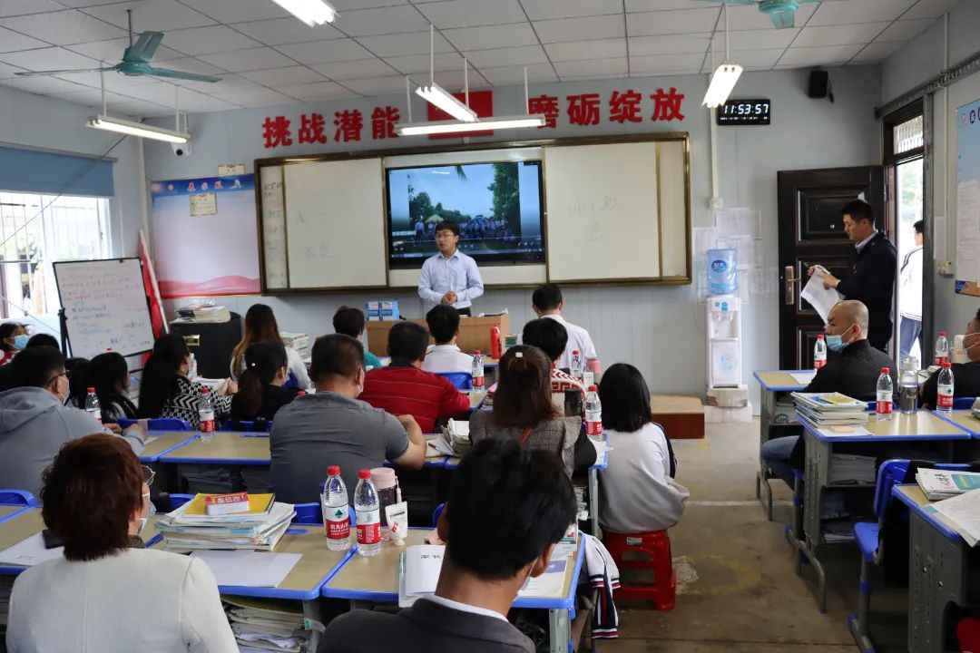 【校園動態(tài)】家校協(xié)力 共筑未來——?？邳S岡金盤高級中學(xué)召開高中部學(xué)生家長會