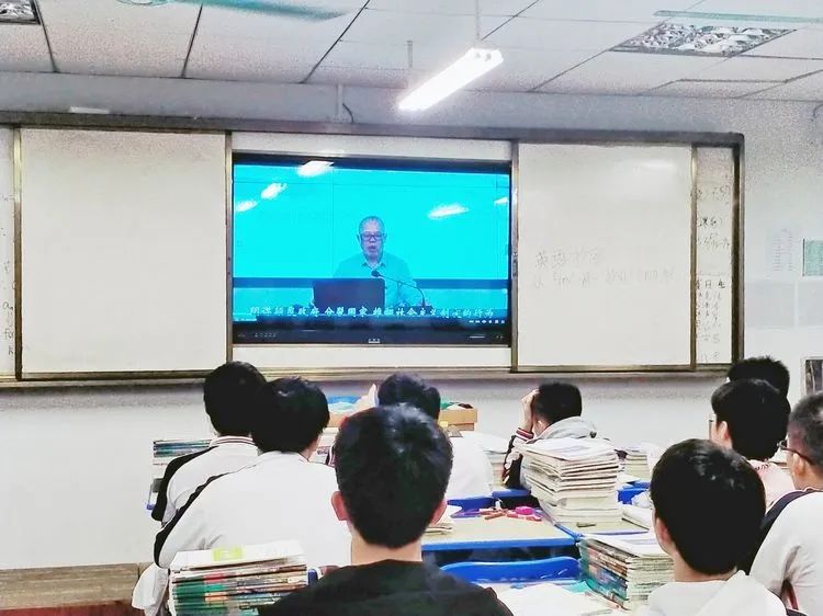 【學(xué)生動(dòng)態(tài)】安全無小事 事關(guān)你我他——海口黃岡金盤高級(jí)中學(xué)安全教育主題班會(huì)