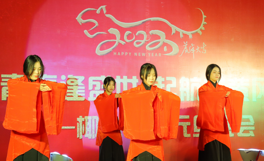 【校園新聞】青春逢盛世 起航在黃岡——?？邳S岡金盤高級(jí)中學(xué)2022椰海校區(qū)元旦晚會(huì)