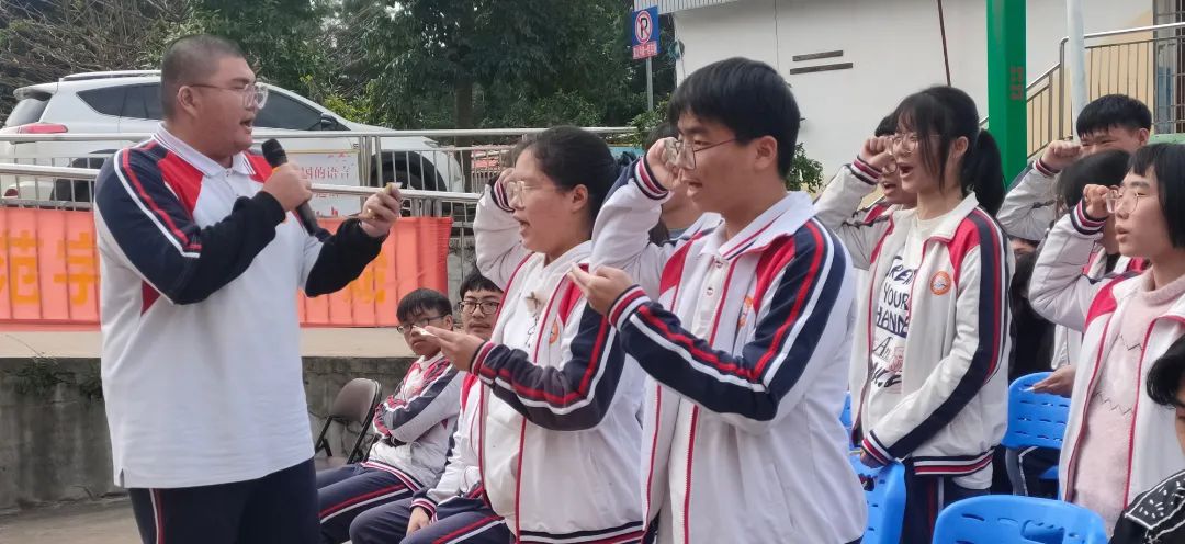 【校園新聞】決戰(zhàn)百日 誓創(chuàng)輝煌：?？邳S岡金盤(pán)高級(jí)中學(xué)舉行2022屆高考百日沖刺誓師大會(huì)