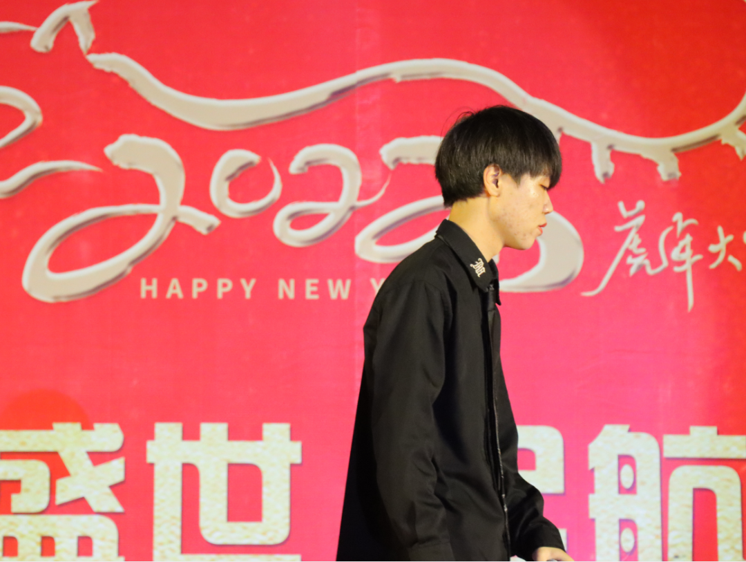 【校園新聞】青春逢盛世 起航在黃岡——?？邳S岡金盤高級(jí)中學(xué)2022椰海校區(qū)元旦晚會(huì)